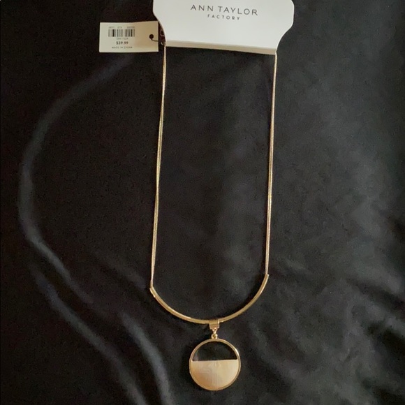 NWT Pink and Gold Necklace - Picture 4 of 4